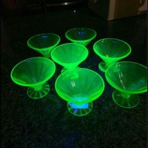 Vintage Federal Glass uranium sherbet cups
